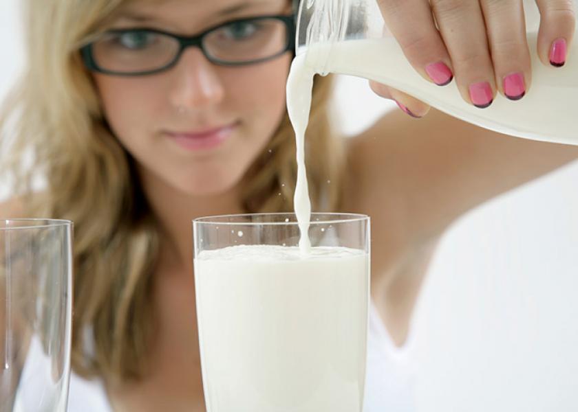 girl_pouring_milk_into_glass